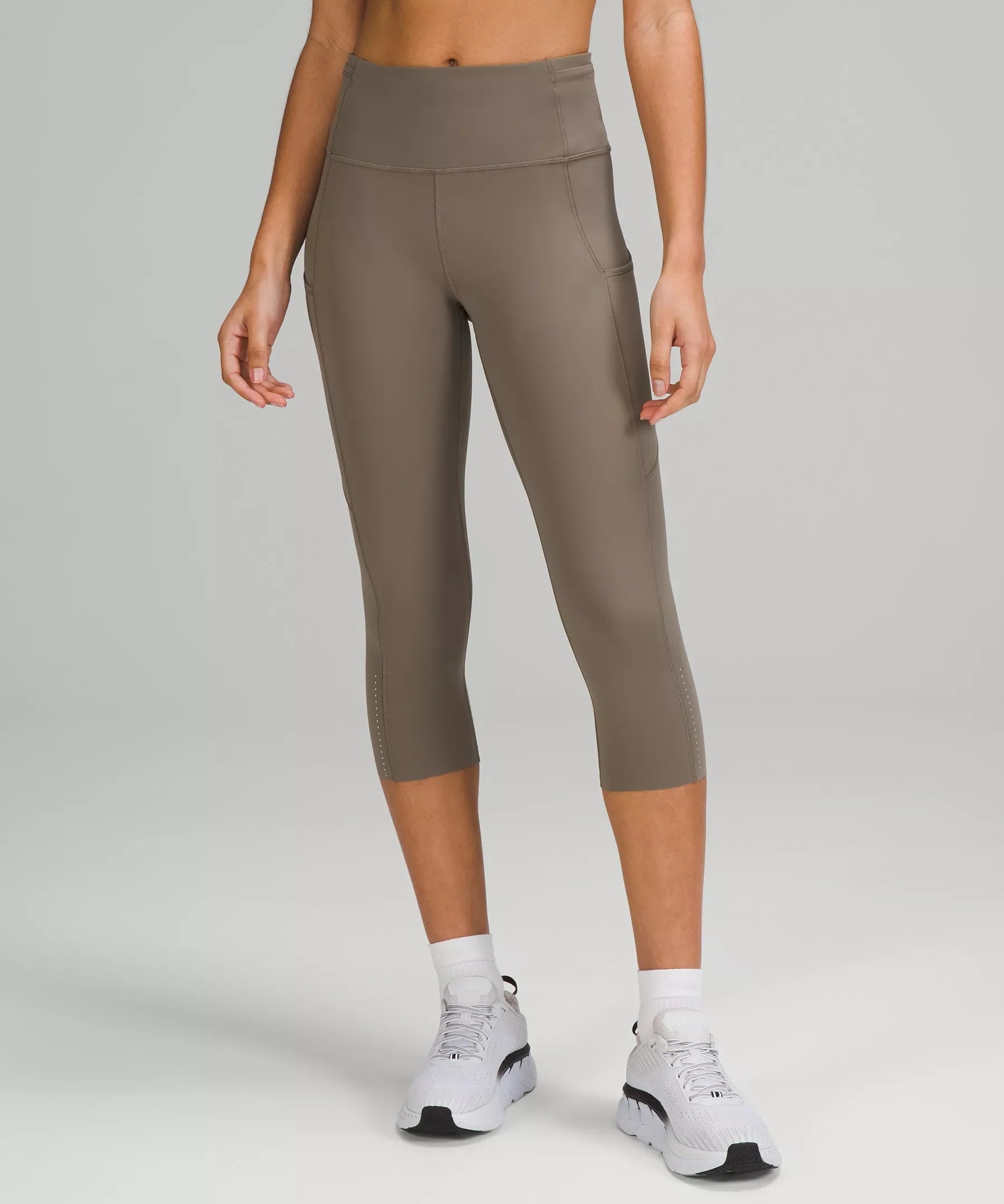 Fast and Free High-Rise Crop 19"